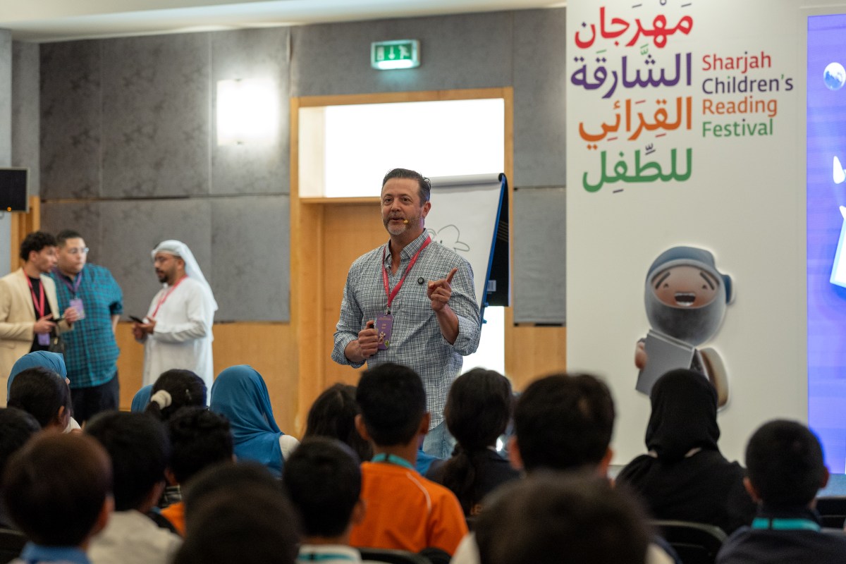 ستيفان باستيس مؤلف “تيمي فيليور”: كتابة عشر دقائق كل يوم تصنع كاتباً محترفاً