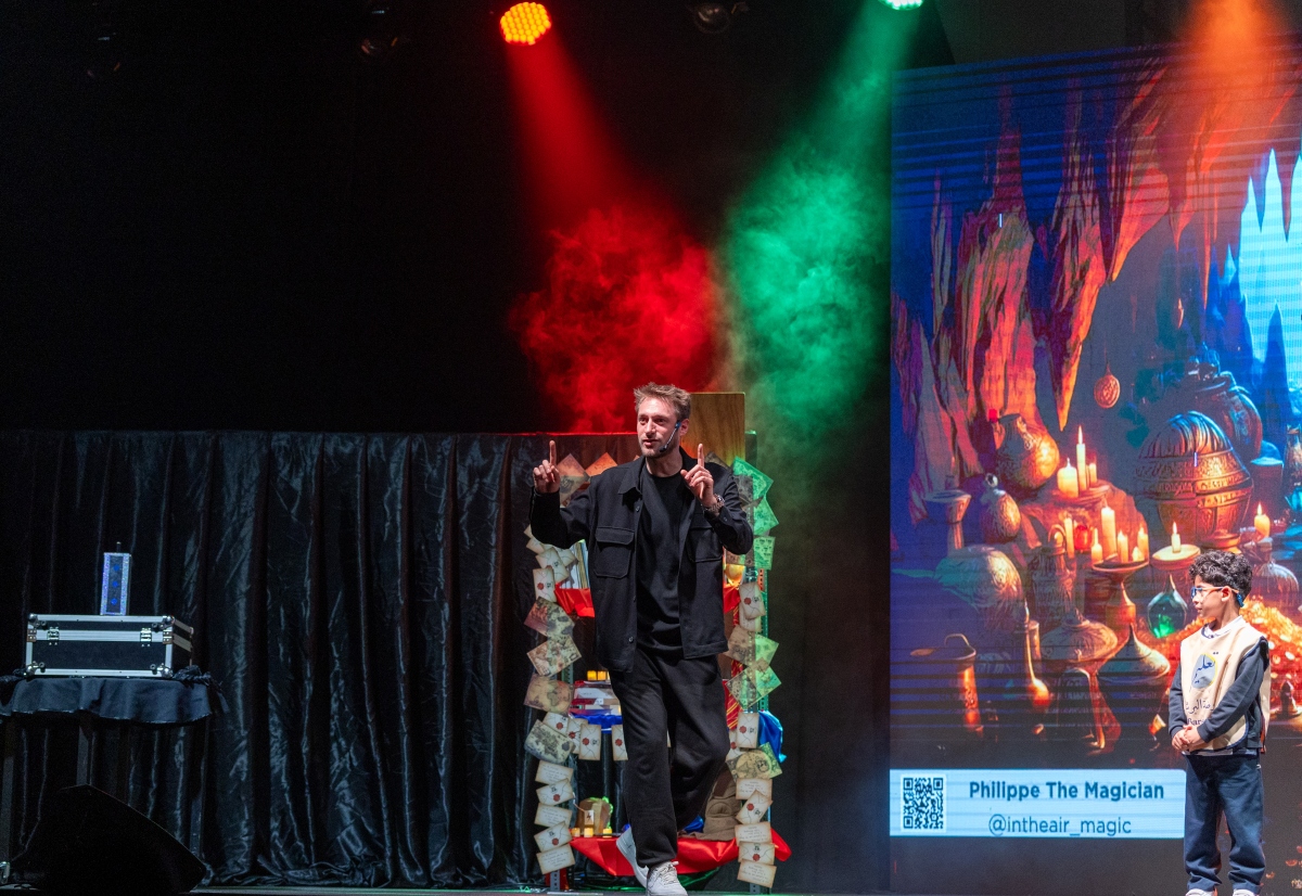 الأطفال يشاركون في اكتشاف كنوز مغارة علي بابا على مسرح إكسبو الشارقة