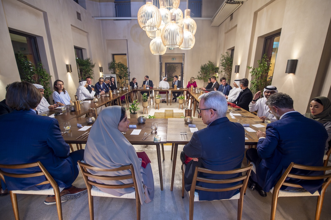 “علاقات الشارقة” تبحث فرص التعاون الاقتصادي والتجاري مع بلجيكا