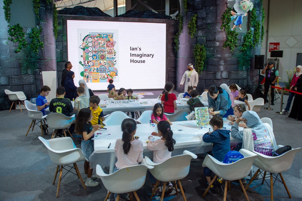 الأطفال يصممون منازلهم على الطريقة الكورية في “الشارقة القرائي للطفل” 2025