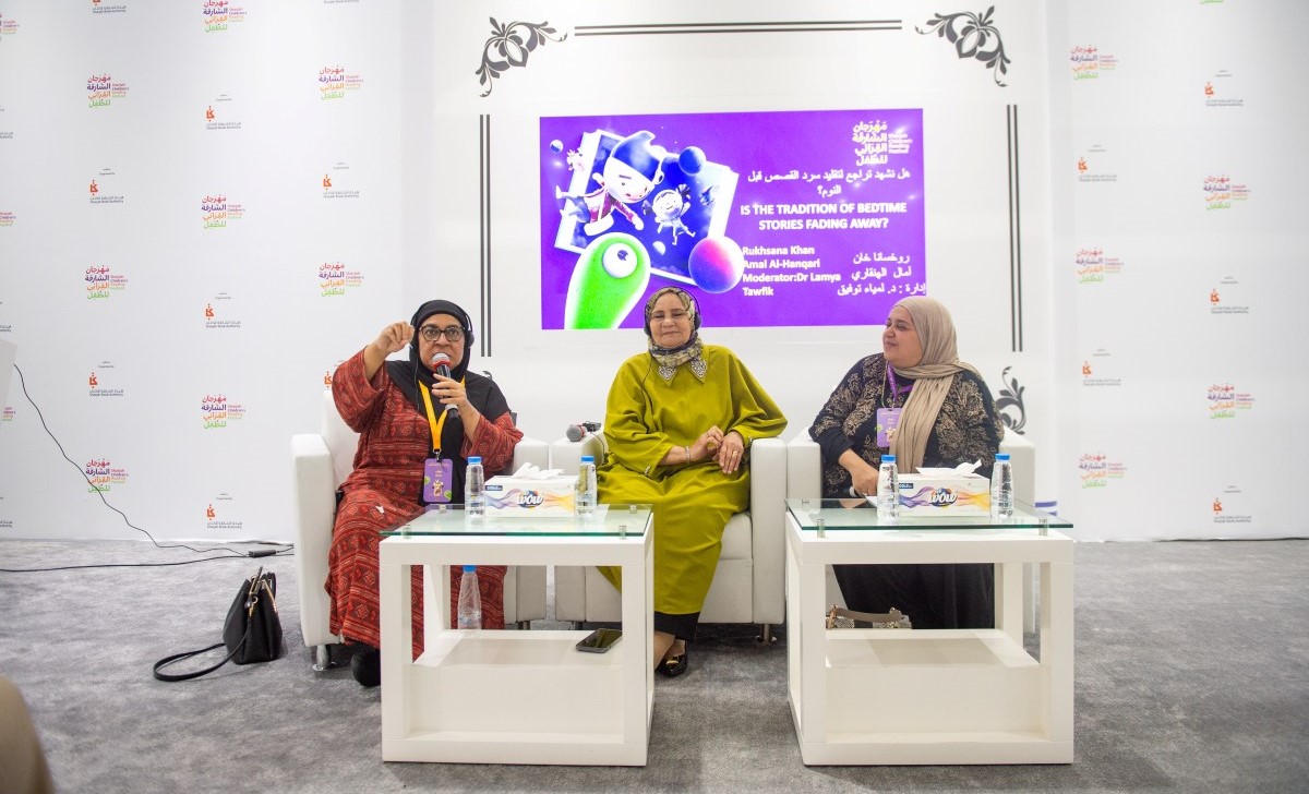 مختصتان: انشغال الآباء أبرز أسباب تراجع تقليد سرد “قصص قبل النوم”
