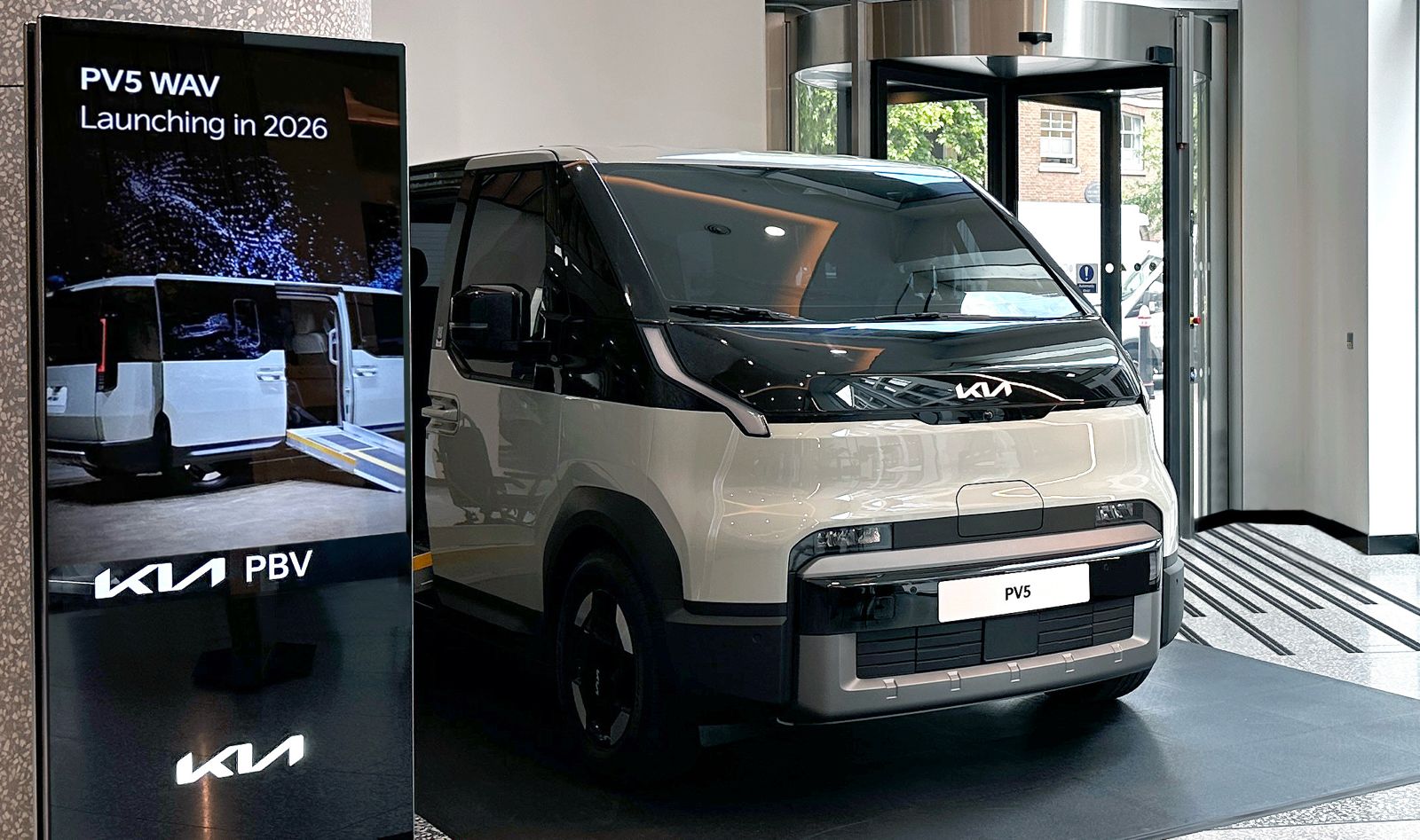 كيا تطلق  حقبة جديدة من المركبات الكهربائية المجهزة للكراسي المتحركةPV5 WAV