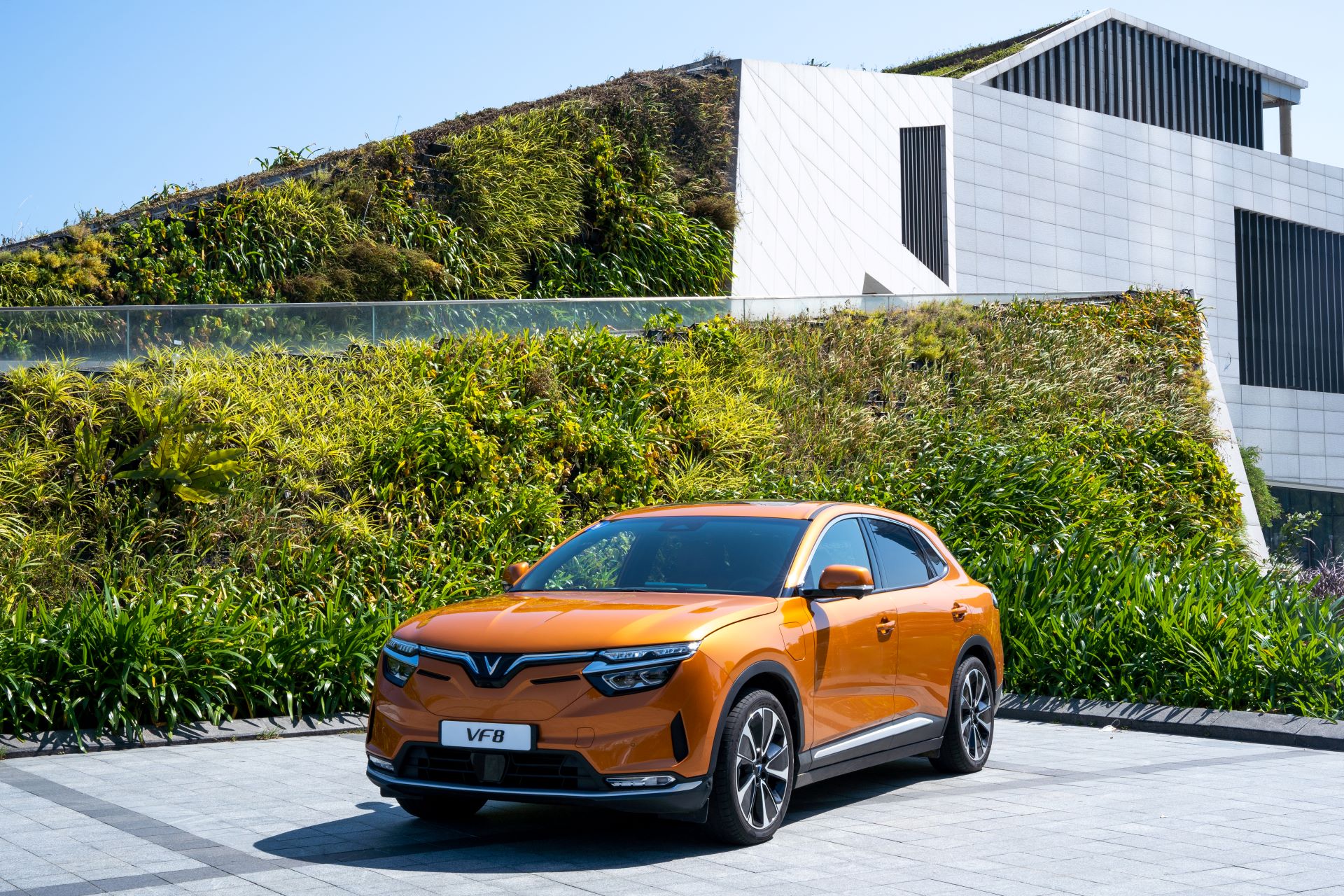 نحو مستقبل مستدام: فينفاست  تقود مشهد التنقل الذكي في الإمارات.VF 8