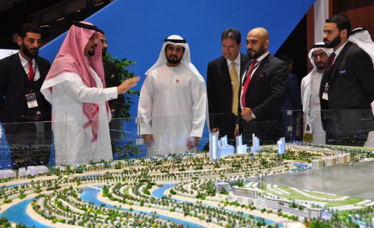 أبوظبي تتبوأ مكانة رائدة في قطاع العقارات مع استعداد معرض العقارات والاستثمار الدولي (آيريس 2025) لاستقبال 2000 مستثمر في ظل طفرة عقارية في الإمارات العربية المتحدة بقيمة 893 مليار درهم.