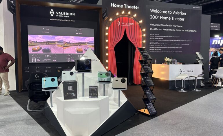 “فاليريون” العالمية تكشف النقّاب على جهاز العرض  خلال اليوم الأول من “جيتكس جلوبال VisionMaster Max 2025”