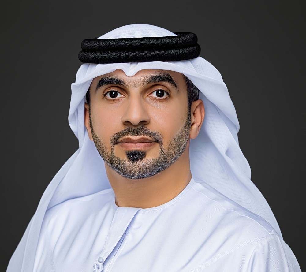 الشارقة تستقبل القادمين إلى الإمارات بختم يحمل شعار معرضها الدولي للكتاب