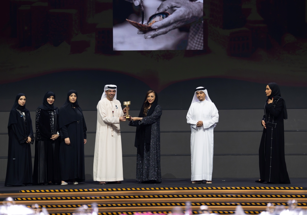 بدور القاسمي تكرِّم الفائزين بجوائز معرض الشارقة الدولي للكتاب 2025