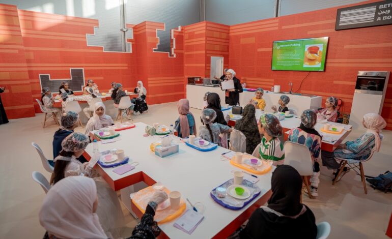 الصغار يصنعون “البودينغ الياباني” في “الشارقة الدولي للكتاب”