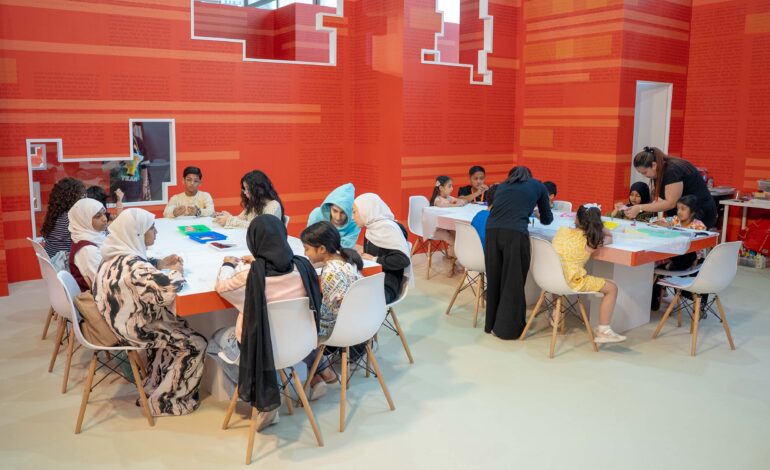 “باليرينا الكهرباء” تحوّل الفيزياء إلى فن في “الشارقة الدولي للكتاب” 2025