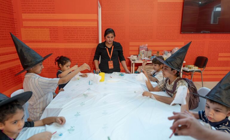 الأطفال يصنعون سحرهم العلمي في ورشة “الأشباح الطائرة”