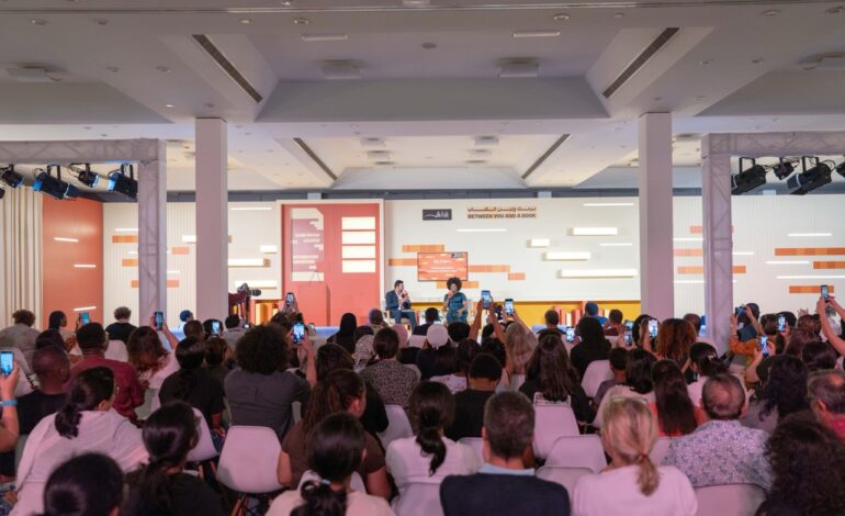 شيماماندا أديتشي: «إحصاء الأحلام» مرآة النساء الأفريقيات في الشتات.. وروح أمي ساعدتني على كتابتها