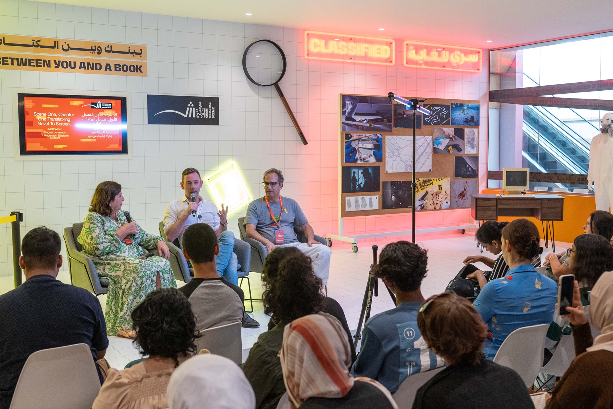 مؤلف مسلسل “هاوس” وكاتب رواية “الظلام” يكشفان أسرار تحويل الرواية إلى شاشة السينما والتلفزيون