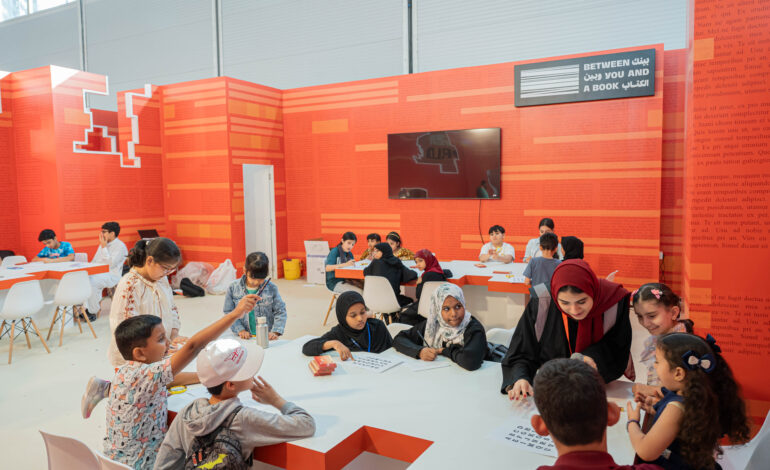 الأطفال يكتشفون مهارة التشفير في ورشة تفاعلية بـ “الشارقة الدولي للكتاب”