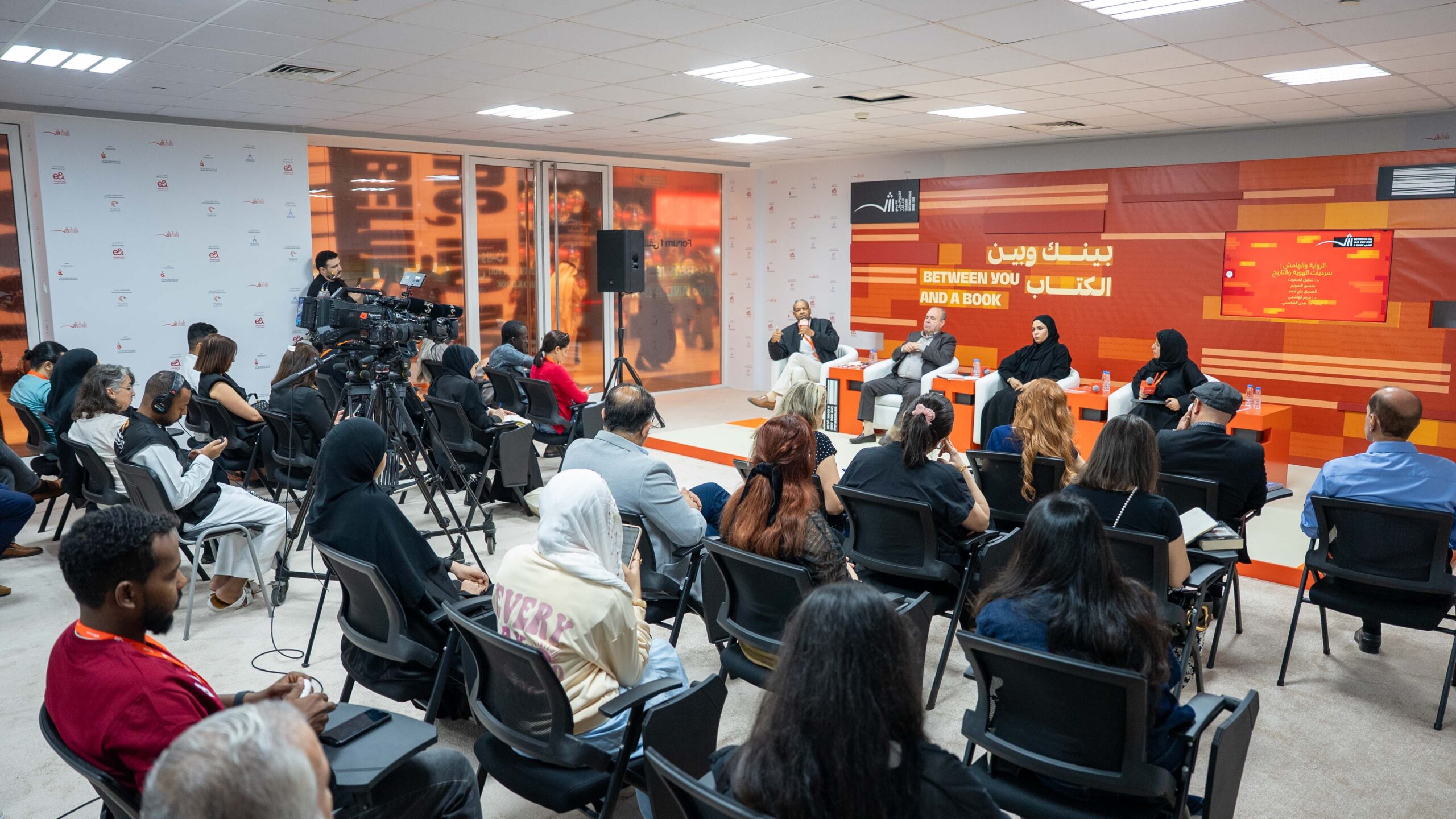 روائيون عرب في “الشارقة الدولي للكتاب”: الرواية تُعيد كتابة التاريخ وتُنصف الهامش